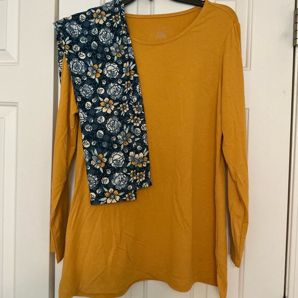 Outfit - Christopher & Banks Tunic & Lularoe TC Floral Leggings